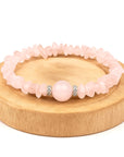 Elastic chips bracelet with pink quartz stone flakes - central round stone