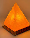 Lampada di Sale Dell'Himalaya Naturale piramide scolpita - 3/4kg