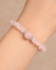 Elastic chips bracelet with pink quartz stone flakes - central round stone
