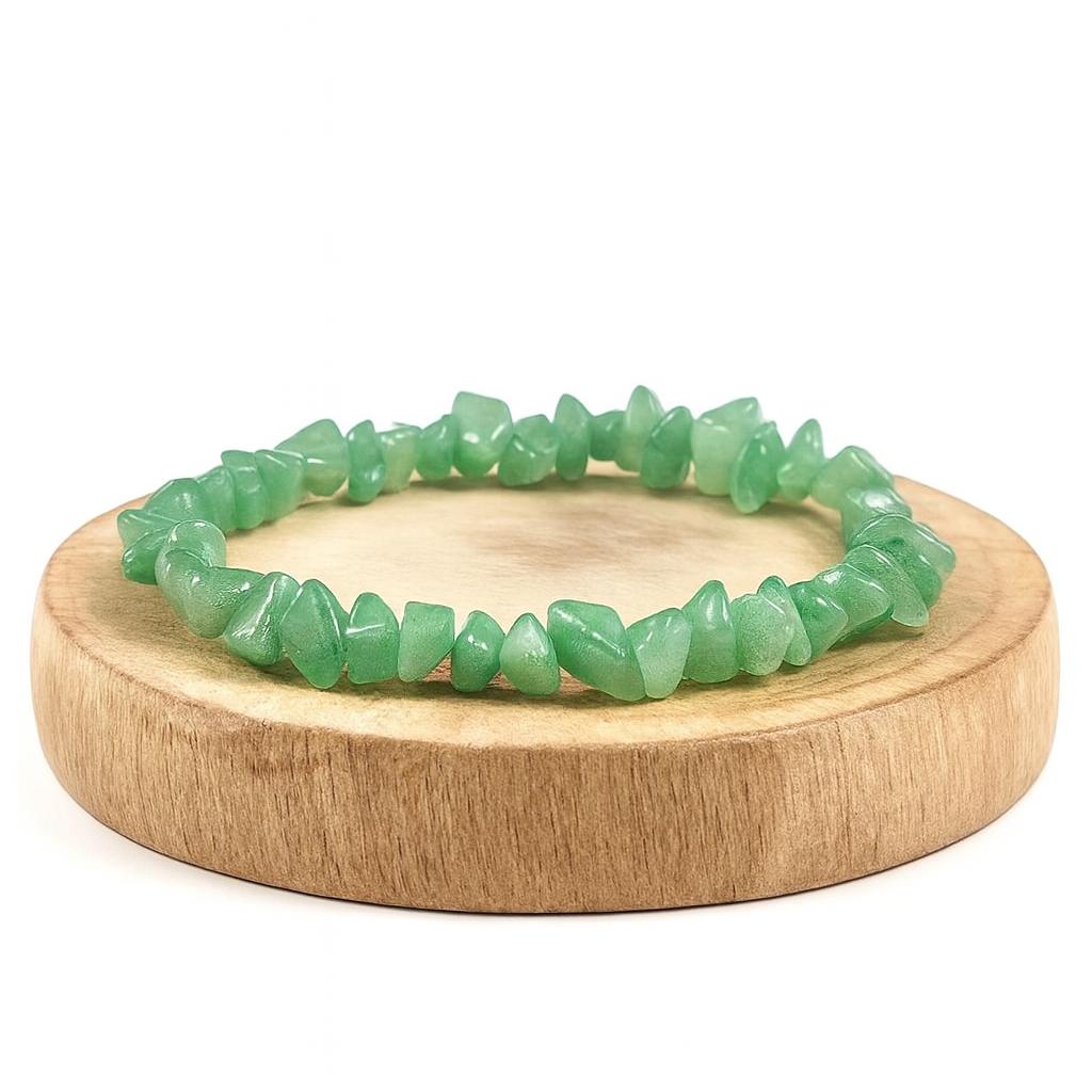 Elastic chips bracelet with green adventurine stone flakes