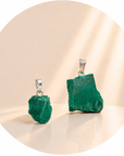 CIONDOLO IN MALACHITE GREZZA - Trasformazione, protezione e crescita personale