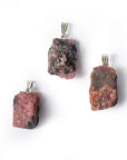 CIONDOLO IN RODONITE GREZZA - Amore verso se stessi, equilibrio emotivo e perdono