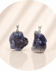 CIONDOLO IN IOLITE (ZAFFIRO D'ACQUA) GREZZA - Intuizione, chiarezza mentale e crescita personale - Clorophilla Shop