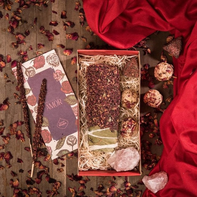 Sagrada Madre Kit Petali d&#39;Amore - Smudge, bombita, incenso e amuleto di quarzo rosa