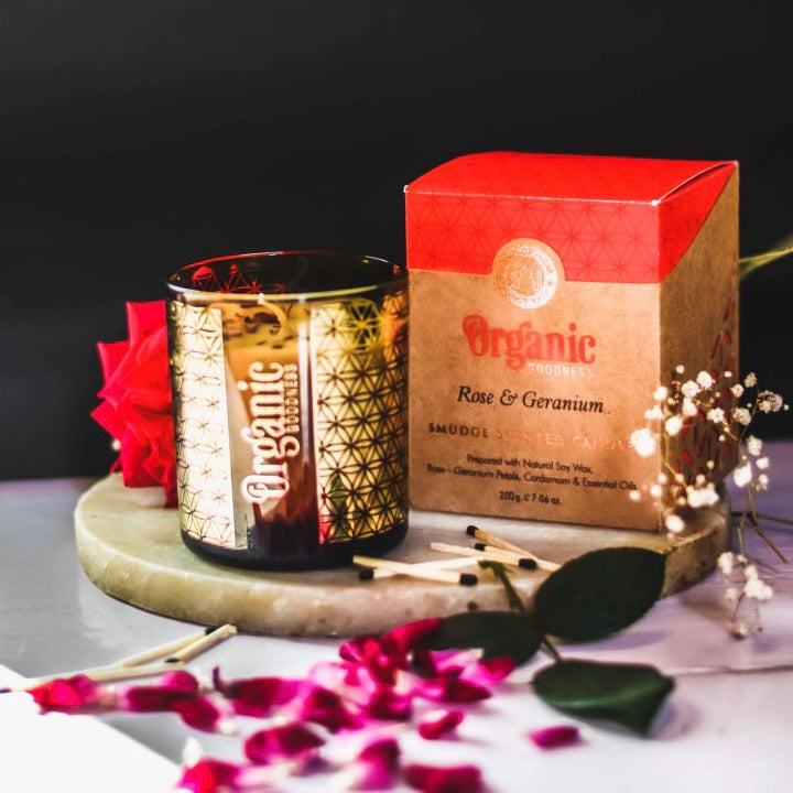 Organic Goodness Rose & Geraniium - soy wax candle with rose and geranium fragments - Smudge Scented Candle 200g