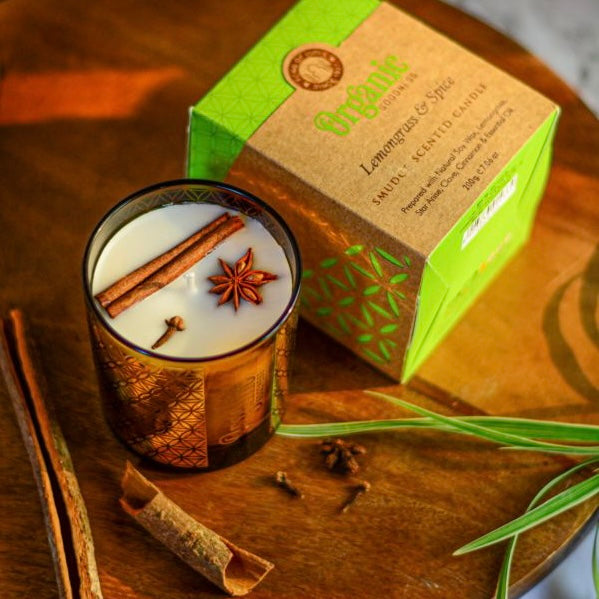 Organic Goodness Lemongrass & Spice - Candela in Cera di Soia con frammenti di Lemongrass e Spezie - Smudge Scented Candle 200g