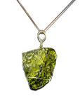 Samsara - Collana in Argento 925 con Ciondolo in Moldavite Certificata - Collana da Donna In Cristallo di Meteorite, Potenza Energetica - Confezione Regalo e Certificato Gemmologico