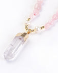 Collana in Quarzo Rosa con Punta in Cristallo di Rocca – Amore e Armonia