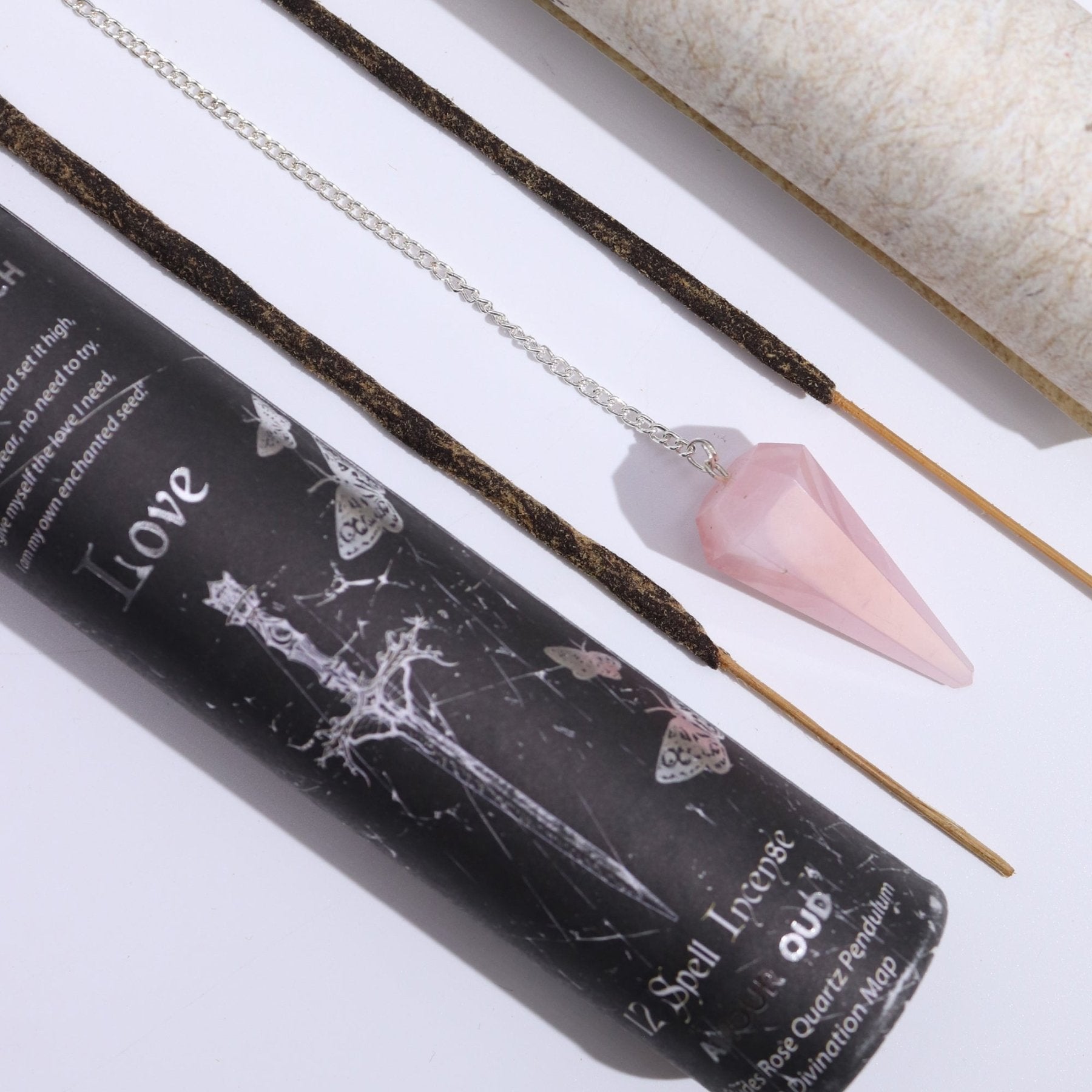 ANCIENT WITCH SPELL – Incenso Rituale dell'Amore con Pendolo in Quarzo rosa - Clorophilla Shop