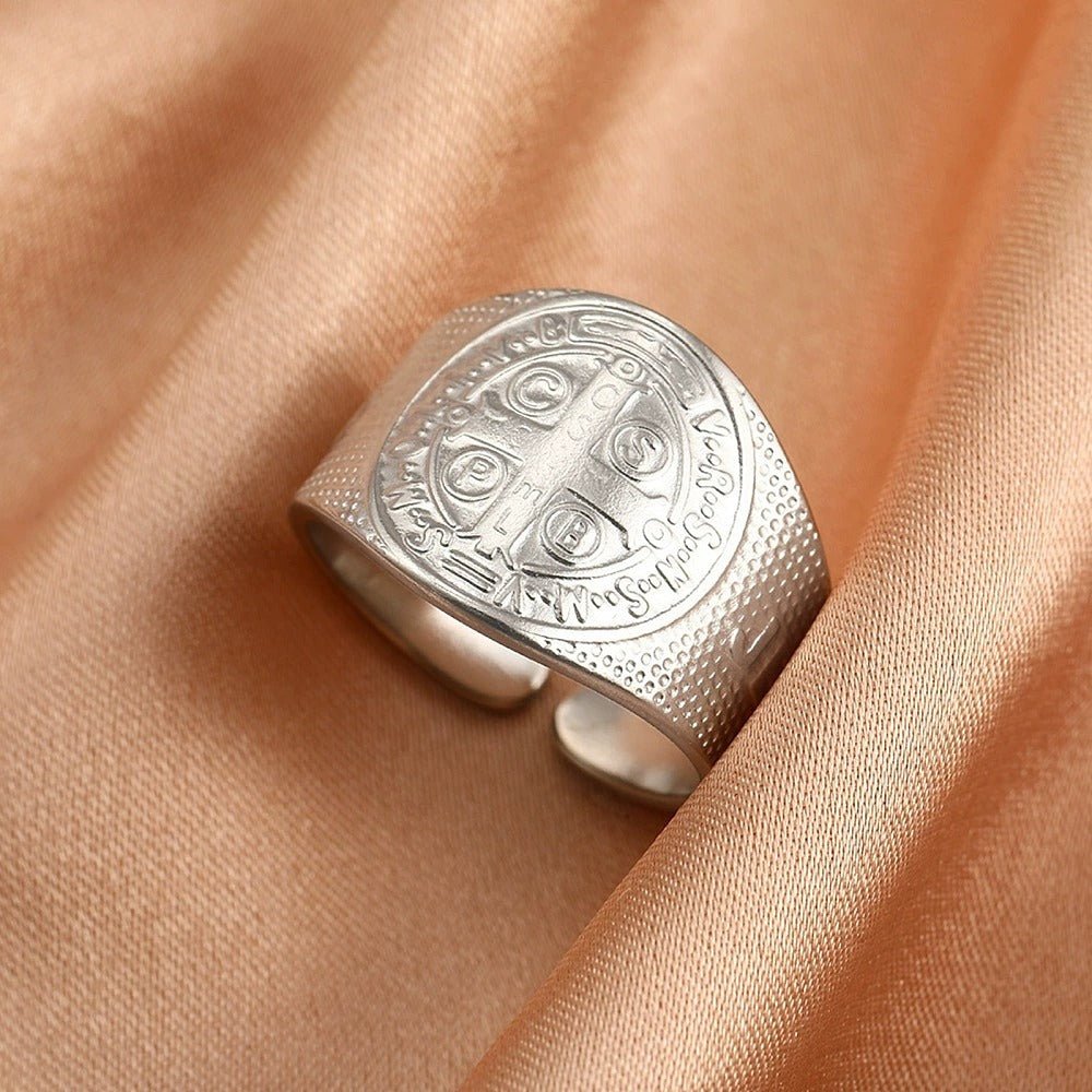 ANELLO CROCE DI SAN BENEDETTO IN ACCIAIO INOX - Protezione e forza spirituale - Clorophilla Shop