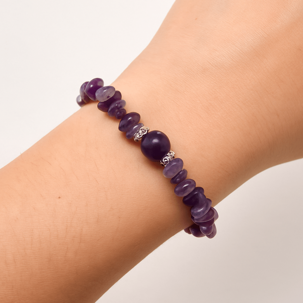 BRACCIALE CHIPS IN AMETISTA CON PERLA CENTRALE - Calma e rilassamento - Clorophilla Shop