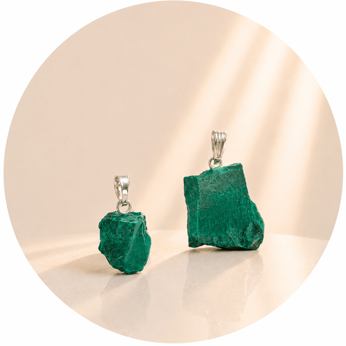 CIONDOLO IN MALACHITE GREZZA - Trasformazione, protezione e crescita personale - Clorophilla Shop