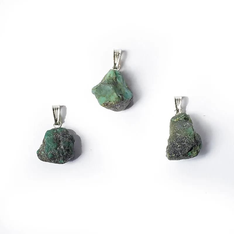 CIONDOLO IN SMERALDO GREZZO - Amore, armonia e rinascita - Clorophilla Shop