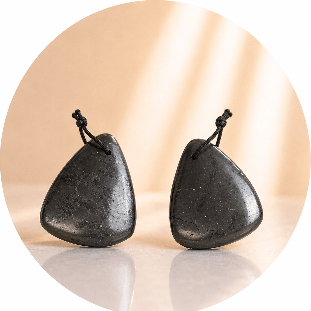 CIONDOLO TRIANGOLO IN SHUNGITE - Protezione, radicamento e purificazione - Clorophilla Shop