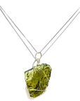 Samsara - Collana in Argento 925 con Ciondolo in Moldavite Certificata - Collana da Donna In Cristallo di Meteorite, Potenza Energetica - Confezione Regalo e Certificato Gemmologico