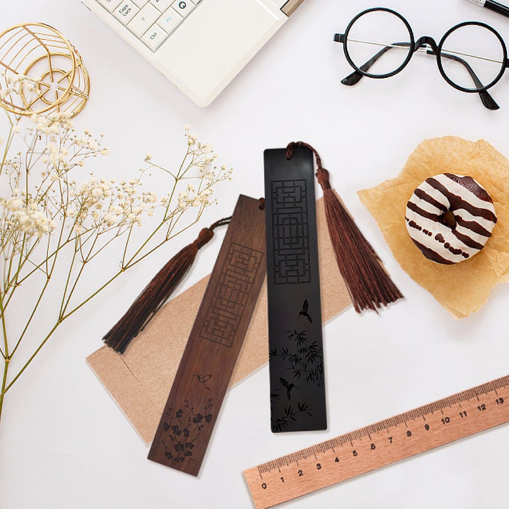 Segnalibro in palissandro e blackwood africano con incisione - Fiori di bamboo e prugna - Clorophilla Shop