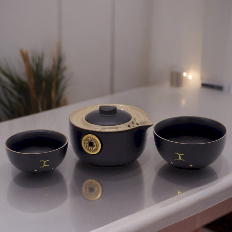 SET TEIERA E TAZZE FENG SHUI - Gatto con moneta della fortuna - Clorophilla Shop