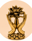 STATUA MANI CON LOTO - Purezza, trasformazione e crescita spirituale - Clorophilla Shop